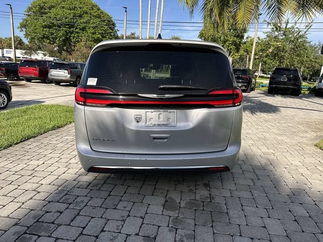2024 Chrysler Pacifica Touring
