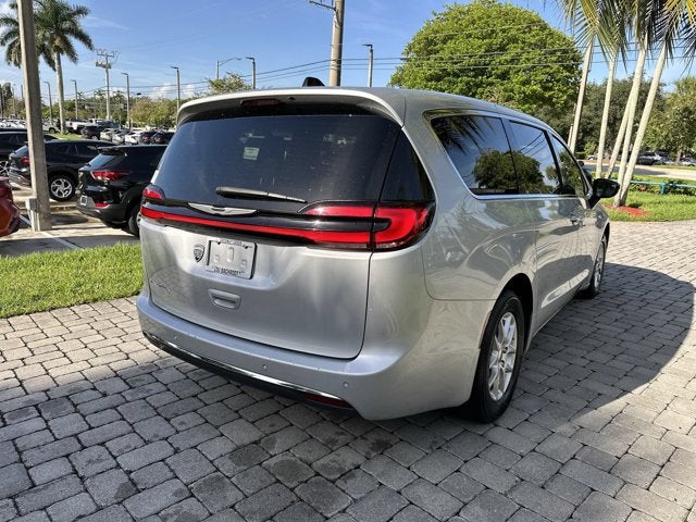 2024 Chrysler Pacifica Touring