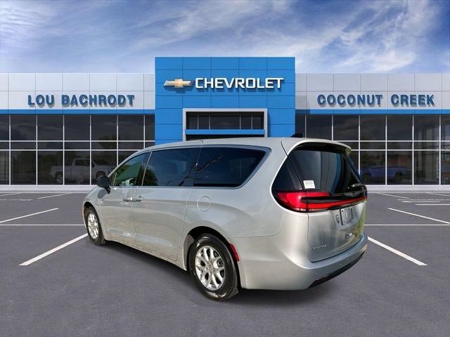 2024 Chrysler Pacifica Touring