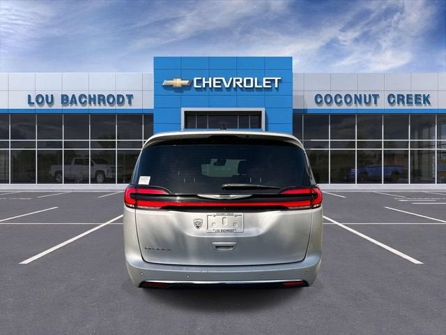2024 Chrysler Pacifica Touring