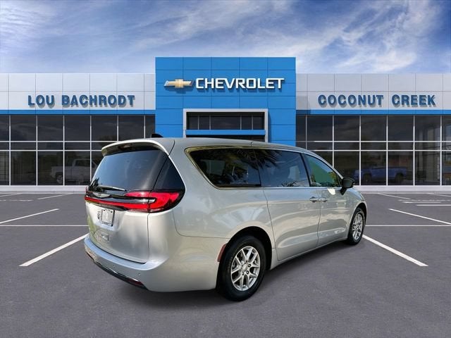 2024 Chrysler Pacifica Touring
