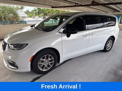 2024 Chrysler Pacifica Touring