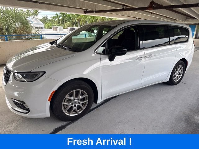 2024 Chrysler Pacifica Touring