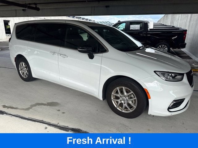 2024 Chrysler Pacifica Touring