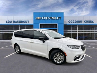 2024 Chrysler Pacifica Touring