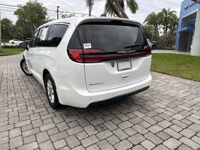 2024 Chrysler Pacifica Touring