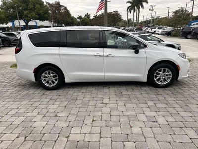 2024 Chrysler Pacifica Touring