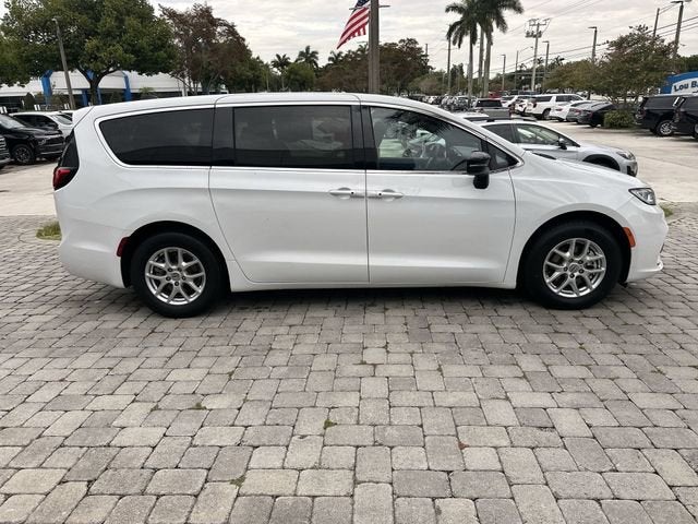 2024 Chrysler Pacifica Touring