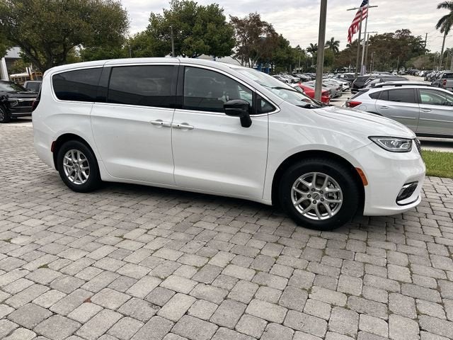2024 Chrysler Pacifica Touring