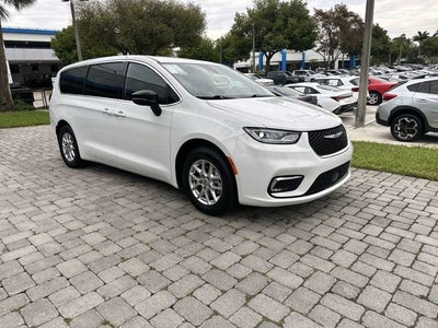 2024 Chrysler Pacifica Touring