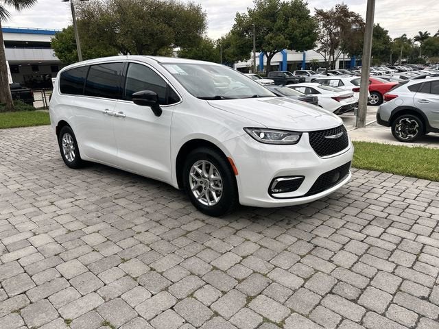 2024 Chrysler Pacifica Touring