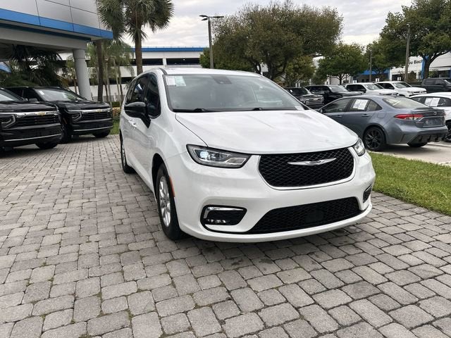 2024 Chrysler Pacifica Touring