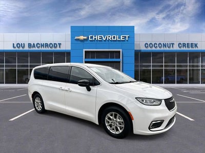 2024 Chrysler Pacifica Touring