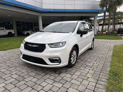 2024 Chrysler Pacifica Touring