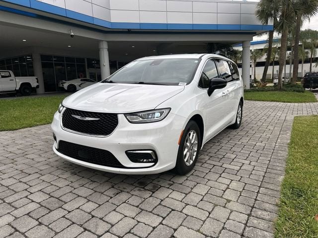 2024 Chrysler Pacifica Touring