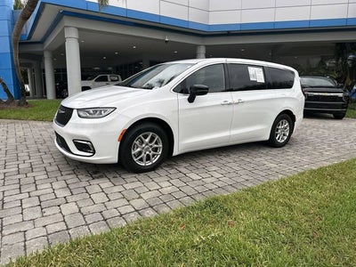 2024 Chrysler Pacifica Touring