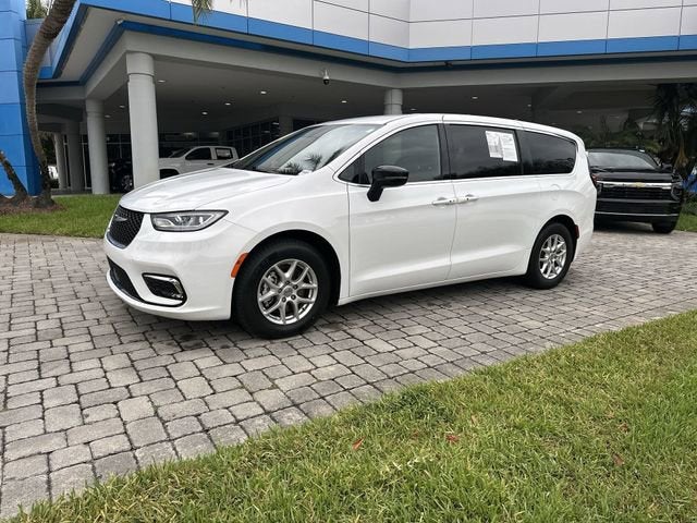 2024 Chrysler Pacifica Touring