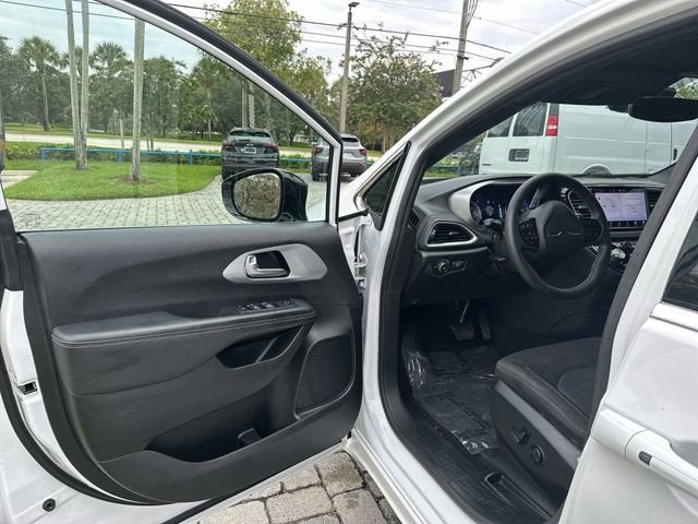 2024 Chrysler Pacifica Touring