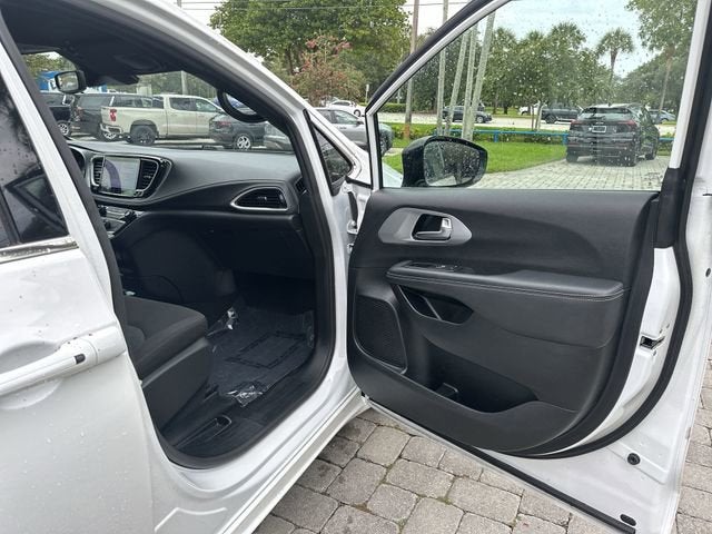 2024 Chrysler Pacifica Touring