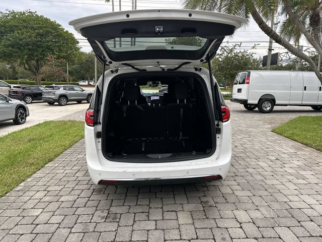 2024 Chrysler Pacifica Touring