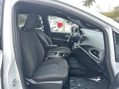 2024 Chrysler Pacifica Touring