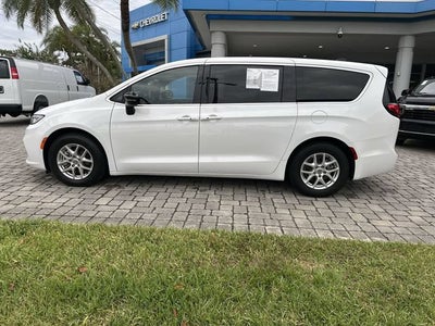 2024 Chrysler Pacifica Touring
