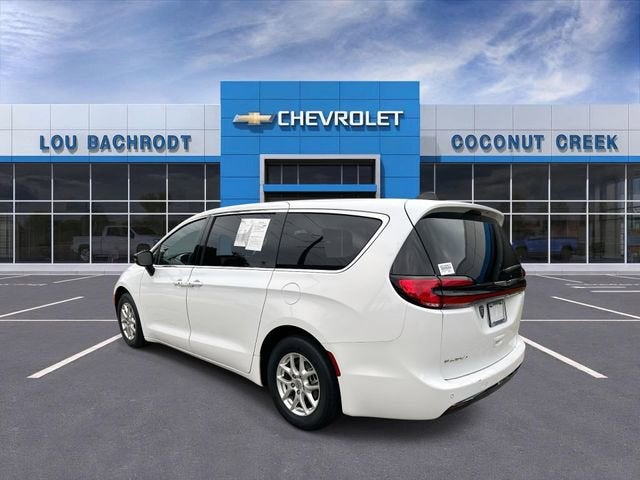2024 Chrysler Pacifica Touring