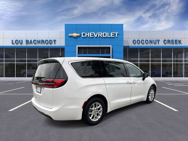 2024 Chrysler Pacifica Touring