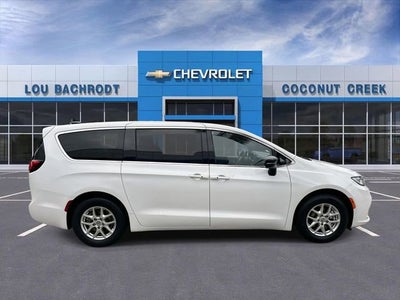 2024 Chrysler Pacifica Touring