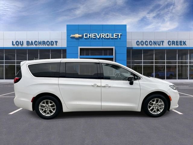 2024 Chrysler Pacifica Touring
