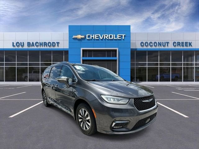 2021 Chrysler Pacifica Hybrid Limited Hybrid's photo