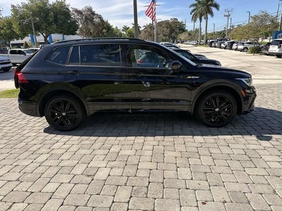 2022 Volkswagen Tiguan SE R-Line Black