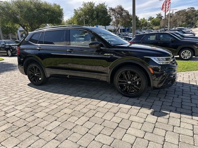 2022 Volkswagen Tiguan SE R-Line Black