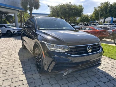 2022 Volkswagen Tiguan SE R-Line Black