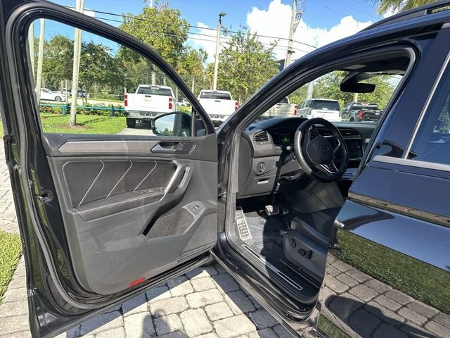2022 Volkswagen Tiguan SE R-Line Black