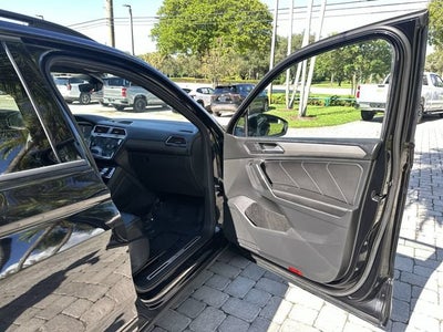 2022 Volkswagen Tiguan SE R-Line Black