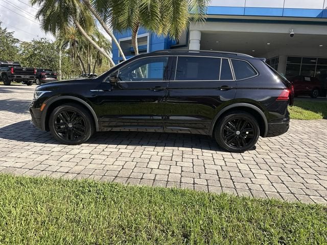 2022 Volkswagen Tiguan SE R-Line Black