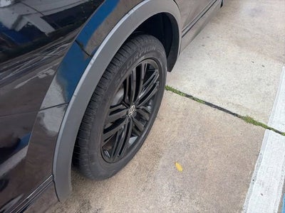 2022 Volkswagen Tiguan SE R-Line Black