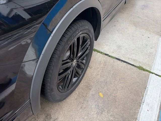 2022 Volkswagen Tiguan SE R-Line Black