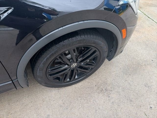 2022 Volkswagen Tiguan SE R-Line Black