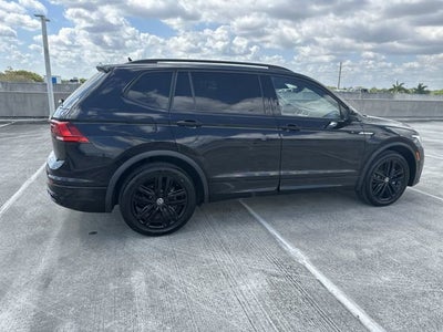 2022 Volkswagen Tiguan SE R-Line Black