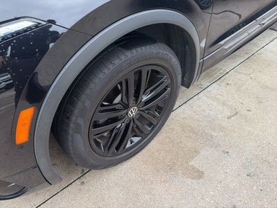 2022 Volkswagen Tiguan SE R-Line Black
