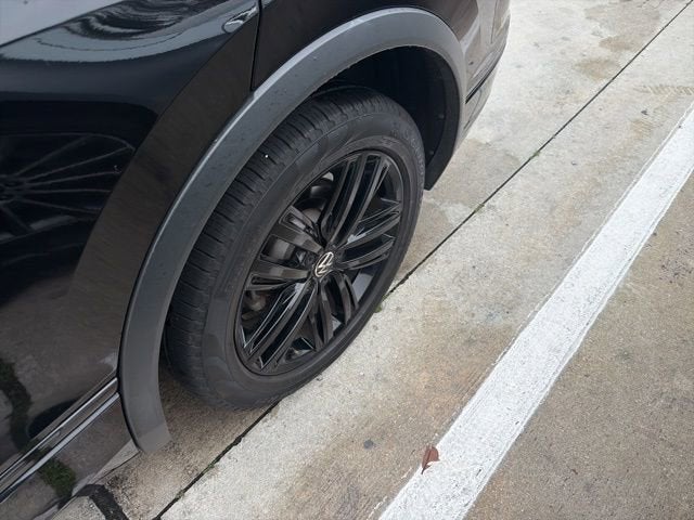 2022 Volkswagen Tiguan SE R-Line Black