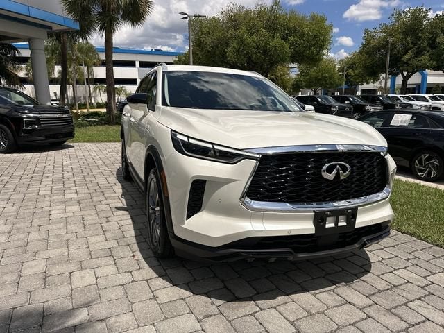 2023 INFINITI QX60 LUXE