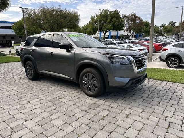 2024 Nissan Pathfinder S
