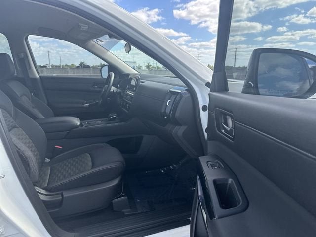 2024 Nissan Pathfinder S