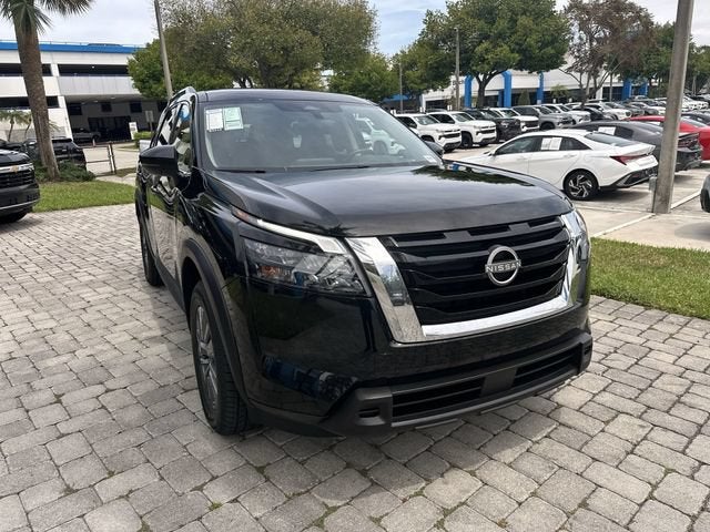 2025 Nissan Pathfinder SV