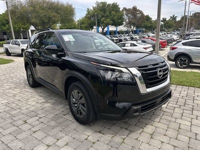 2025 Nissan Pathfinder SV