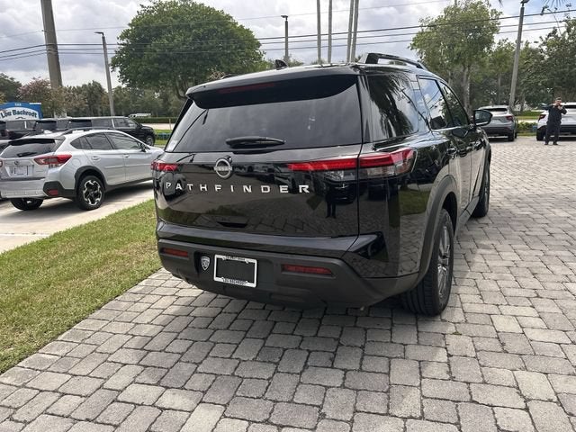 2025 Nissan Pathfinder SV