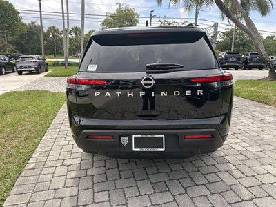 2025 Nissan Pathfinder SV